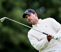 Outside chance for Jeev, lies three behind leader in Malaysia