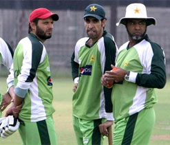 Waqar Younis criticises Shahid Afridi