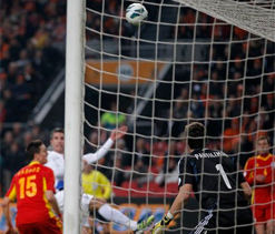 Netherlands 4-0 Romania: Van Persie surpasses Cruyff’s goal tally in comfortable win