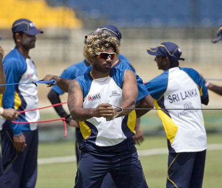 Sri Lanka cricketers refuse to sign new contracts