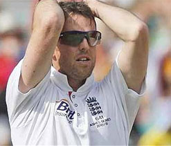 Graeme Swann admits chronic elbow injury could hamper Ashes chances