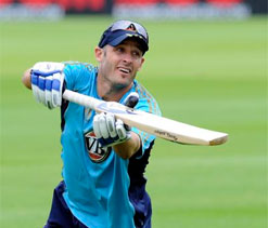 Hussey urges Australia to keep faith in current batsmen during India Test series