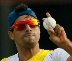 Nehra recovering post knee-surgery, likely to be fit for IPL