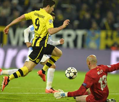 Dortmund beat Malaga 3-2 to storm into final four of Champions League