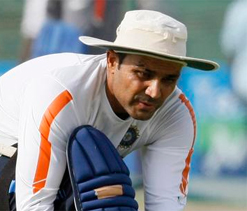 Virender Sehwag bats for 25 minutes at the Daredevils nets