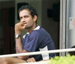 Irfan Pathan, new `Hindi teacher` of KP, Warner, Russell