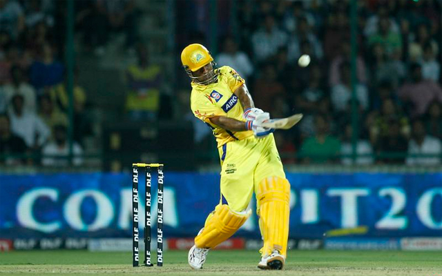 IPL 2013: CSK defeat RCB in dramatic nail-biter
