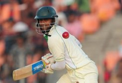 Zimbabwe, Bangladesh in Test cricket battle