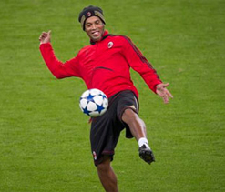 Ronaldinho denies showing lack of respect