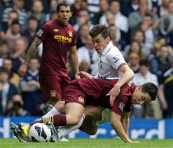 Bale helps Spurs beat Manchester City 3-3, United on verge of title