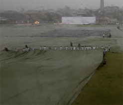Summer showers halt IPL tie in Bangalore