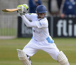Chanderpaul rescues Derbyshire