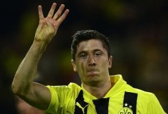Dortmund face fight to keep `Lewangoalski`