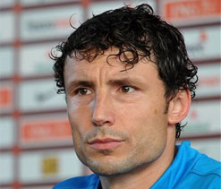Former Dutch captain Mark Van Bommel retires