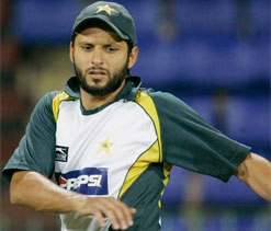 Ex-Pak skipper justifies exclusion of Afridi, Akmal from Champions Trophy squad