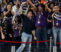 SRK regrets getting into a brawl with Wankhede security guard