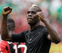 Mario Balotelli urges Milan to keep Allegri