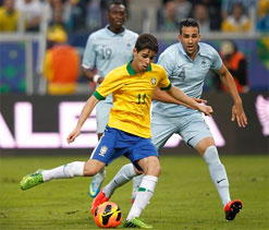 Oscar, Hernanes & Lucas Moura on target as Brazil beat France