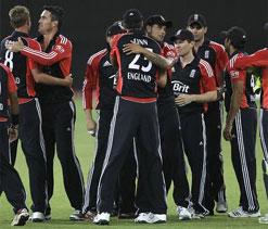 England eye semifinals, Lankans look to survive in CT