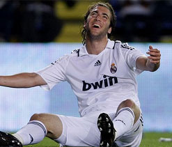 Madrid`s Higuain gives nod to record 22 mln pound Arsenal move