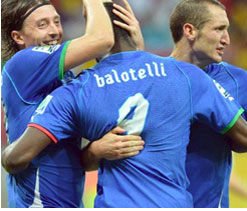Italy edge spirited Japan to seal final-four spot