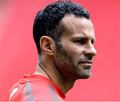 Love cheat Ryan Giggs urged to apologise to brother by dad