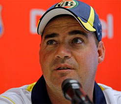 Double blow for Mickey Arthur, loses mother after sacking