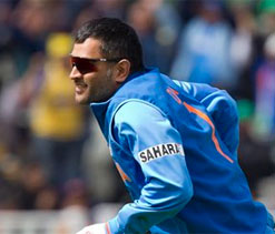 Dhoni loves sunshine in Kingston after dull weather in UK
