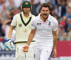Fourteen wickets fall on 1st day at Trent Bridge