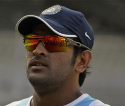 Dhoni extends helping hand to ailing friend