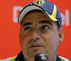Clarke termed Watson as 'cancer' on Australian team, says Mickey Arthur