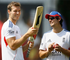 Ashes 2013, 2nd Test: England face tough choice over bowling attack