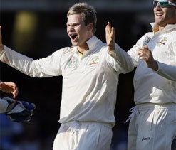 Smith`s three quick strikes put Australia on top