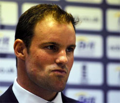 Strauss says `divided` Aussie side could struggle against England in Old Trafford Test