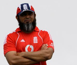 Ashes 2013: Mushtaq`s reverse-swing tips helping England bowlers
