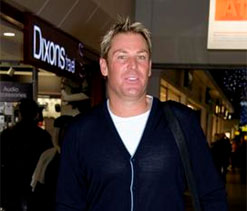 Australia hope Warne can help spinners turn corner