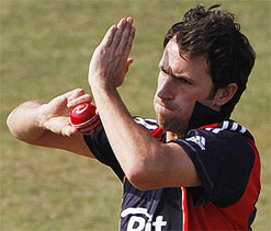 England recall Onions for Ashes opener