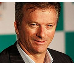 Waugh advises team captains to keep criticisms `behind closed doors`