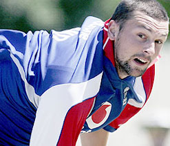 Harmison urges England to `keep firm foot on Oz throat` to keep Ashes whitewash hopes alive