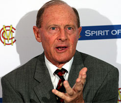 Boycott warns `misfiring` England batsmen not to ride on bowlers` shoulders