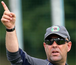 Ashes 2013: Darren Lehmann tells Aussie batsmen careers are at stake