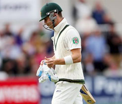 Australia fight England for Robson