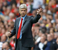 Arsenal fans call on club to halt Arsene Wenger contract talks