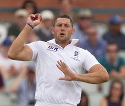 Bresnan says expected `wounded` Oz to fight back in Old Trafford Test