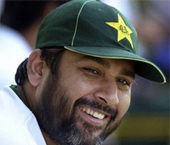 Inzamam bats for Kaneria