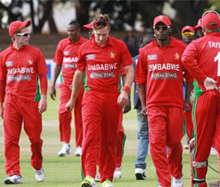 Zimbabwe players take cricketing lessons in Indian dressing room