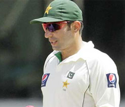 Former Pakistan players want Misbah, Whatmore`s axing