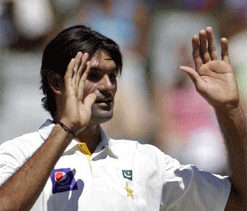 Pak mull leaving lanky pacer Irfan out of Tests against SA