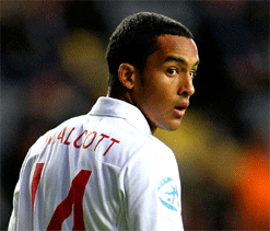England`s Walcott to miss crucial World Cup qualifiers