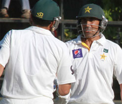 Ton-up Younis, Misbah give Pakistan control